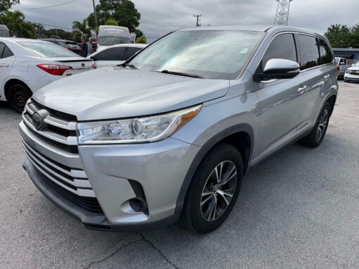 #34 2019 Toyota Highlander LE