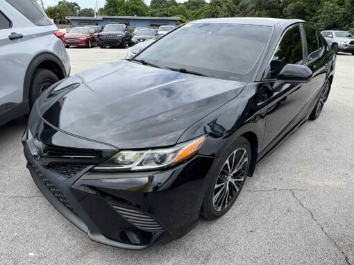 2019 Toyota Camry SE 228321