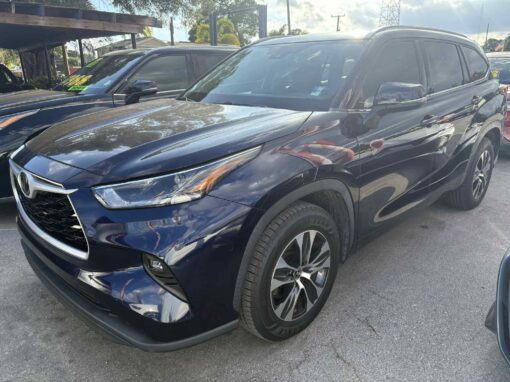 2021 Toyota Highlander XLE 520281 2021 Toyota Highlander XLE 520281